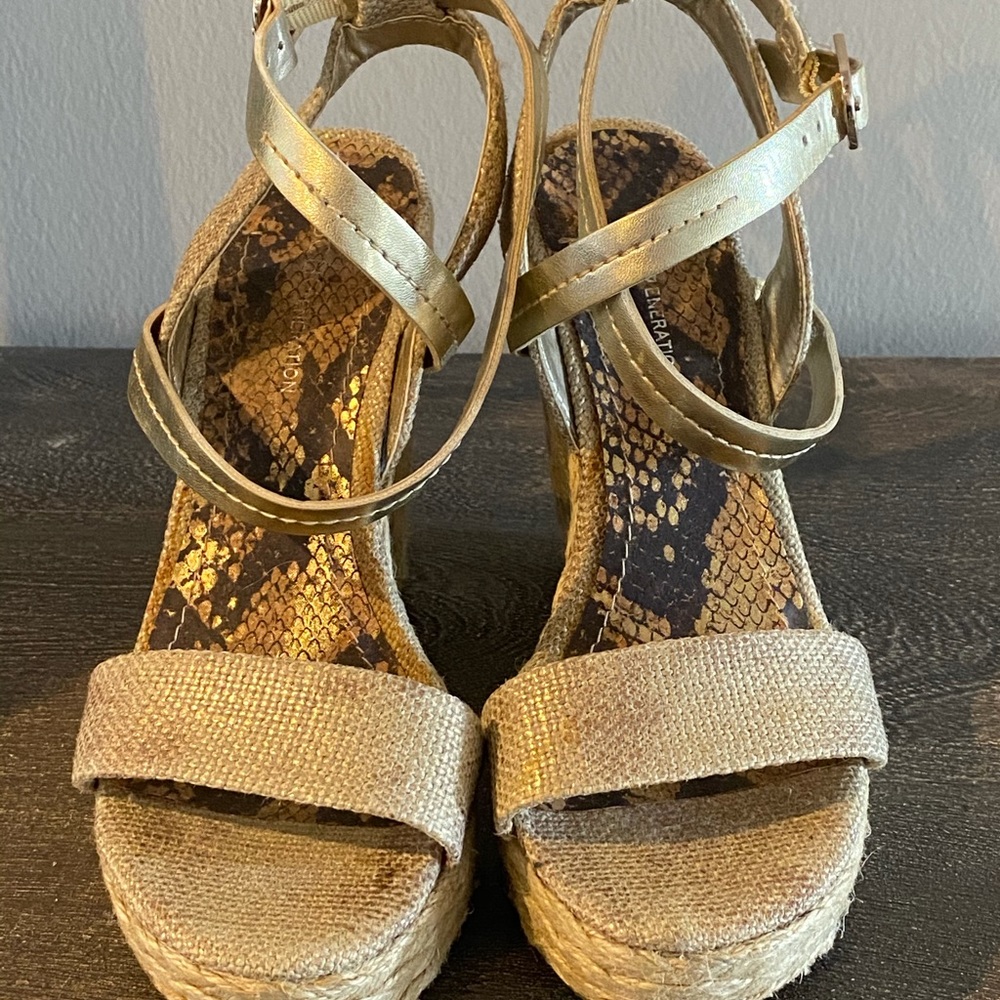 BCBG wedges